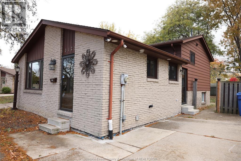 3125 Locust Court, Windsor, Ontario  N8R 2B1 - Photo 4 - 26002619