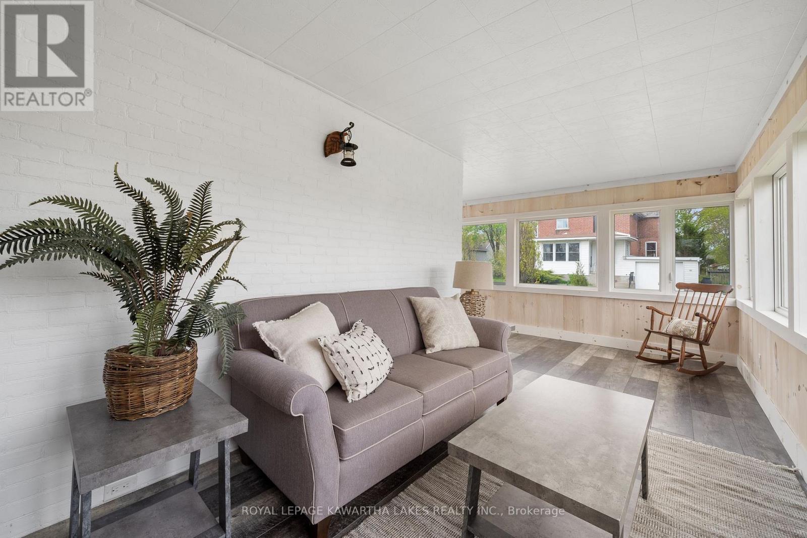 45 Oak Street, Kawartha Lakes (Fenelon Falls), Ontario  K0M 1N0 - Photo 10 - X12759466