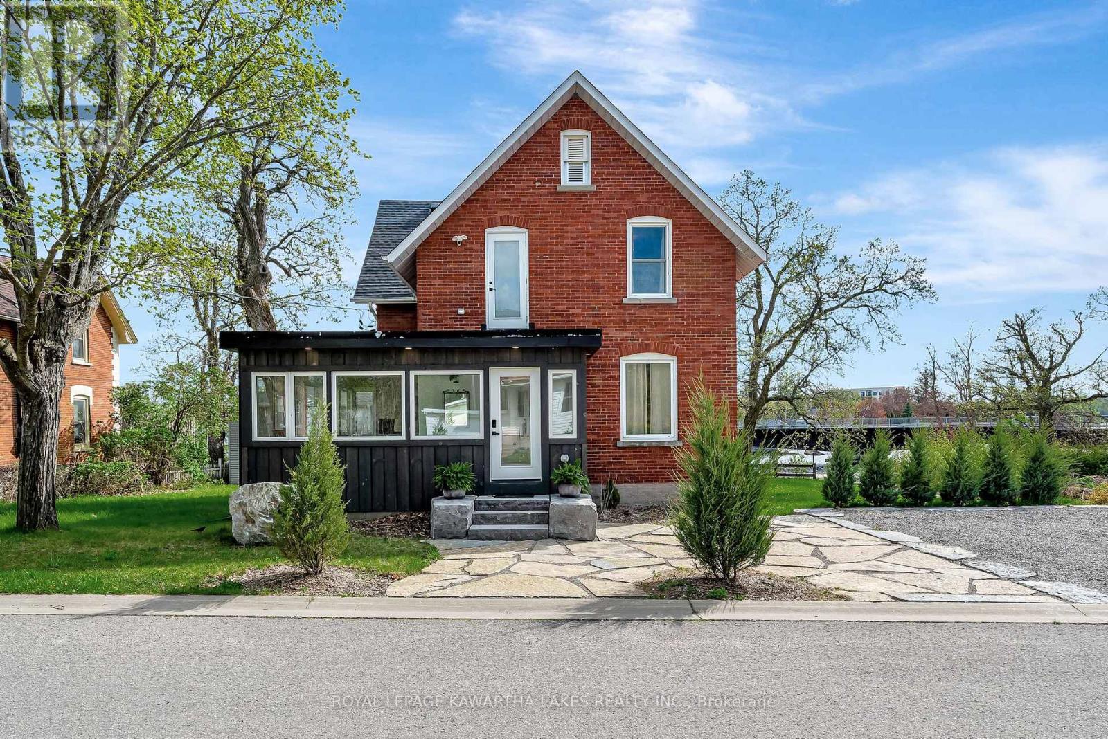 45 Oak Street, Kawartha Lakes (Fenelon Falls), Ontario  K0M 1N0 - Photo 2 - X12759466