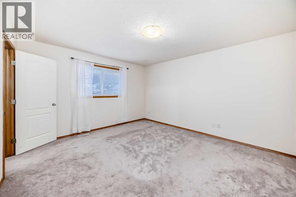 17 Royal Birkdale Crescent Nw, Calgary, Alberta  T3G 5R4 - Photo 17 - A2278941