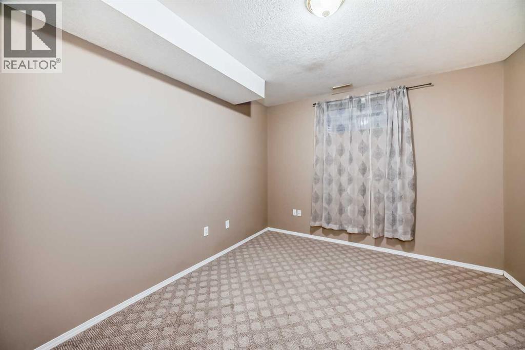 17 Royal Birkdale Crescent Nw, Calgary, Alberta  T3G 5R4 - Photo 35 - A2278941