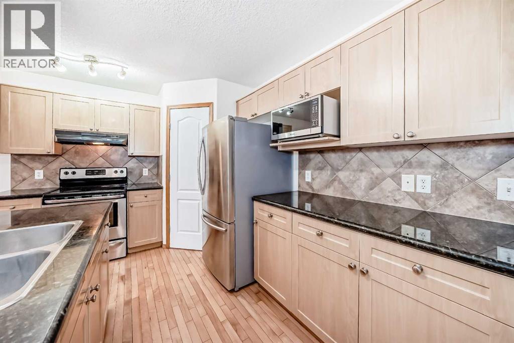 17 Royal Birkdale Crescent Nw, Calgary, Alberta  T3G 5R4 - Photo 6 - A2278941