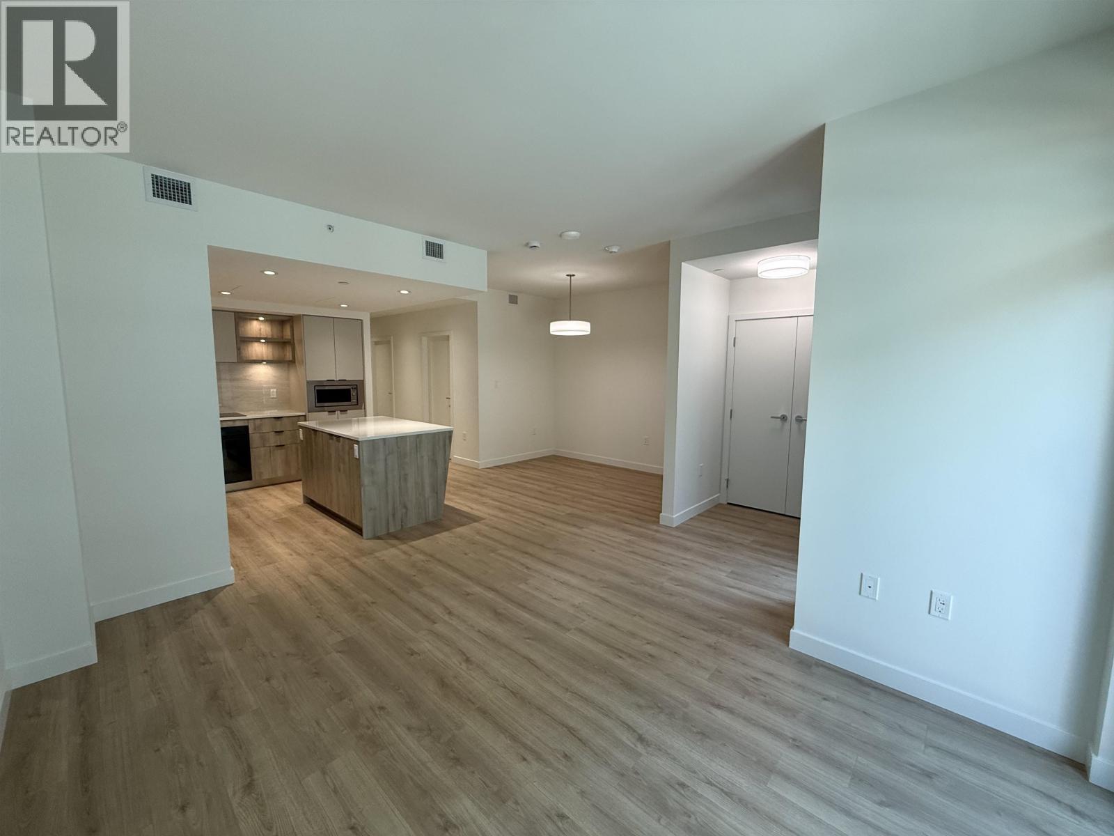 117 755 HARBOURSIDE DRIVE, North Vancouver, British Columbia