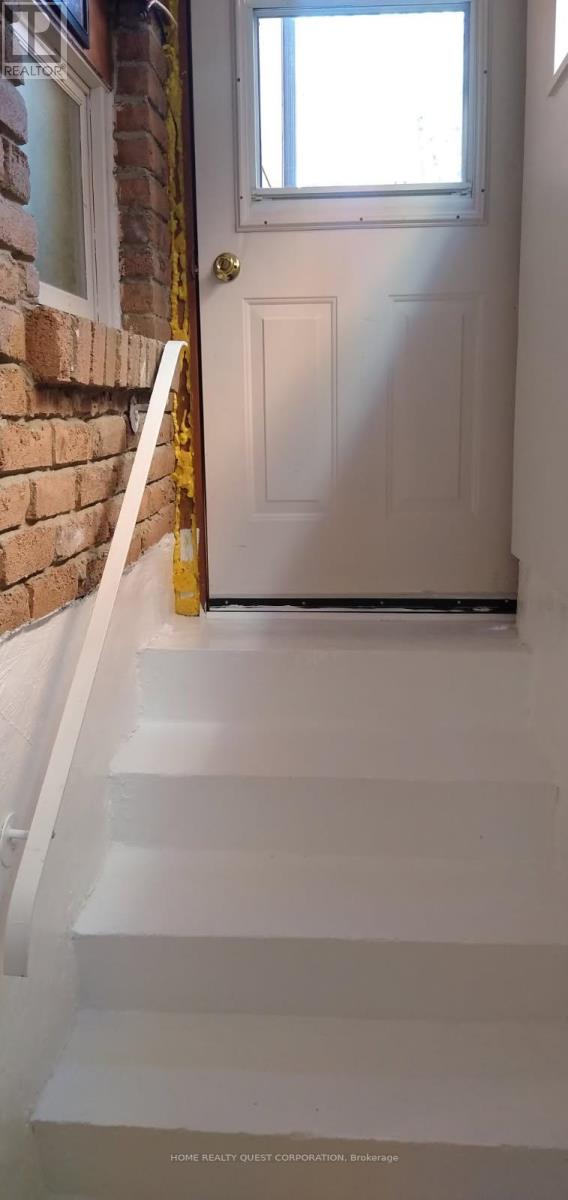 6330 Lorca Crescent, Mississauga (Meadowvale), Ontario  L5N 2J4 - Photo 28 - W12752554