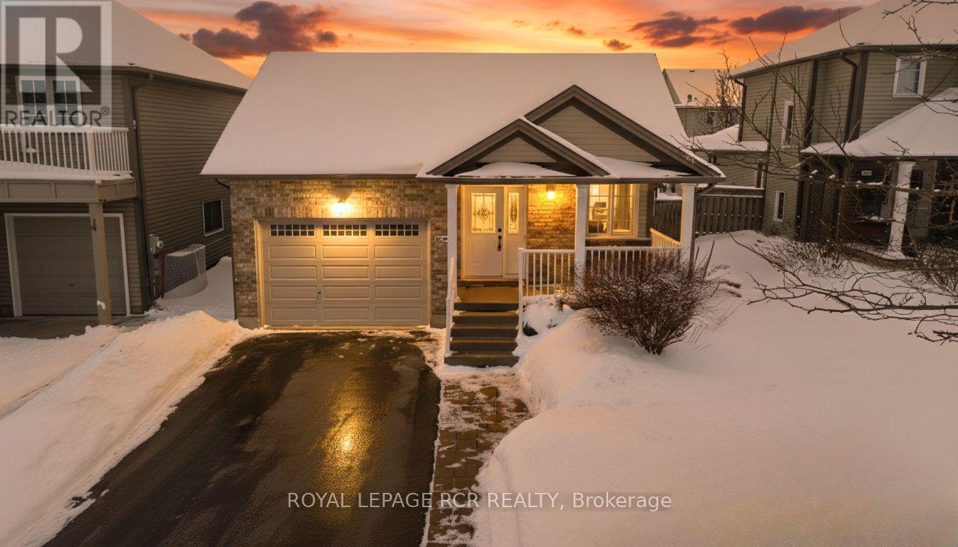 121 FLEMING WAY, Shelburne, Ontario