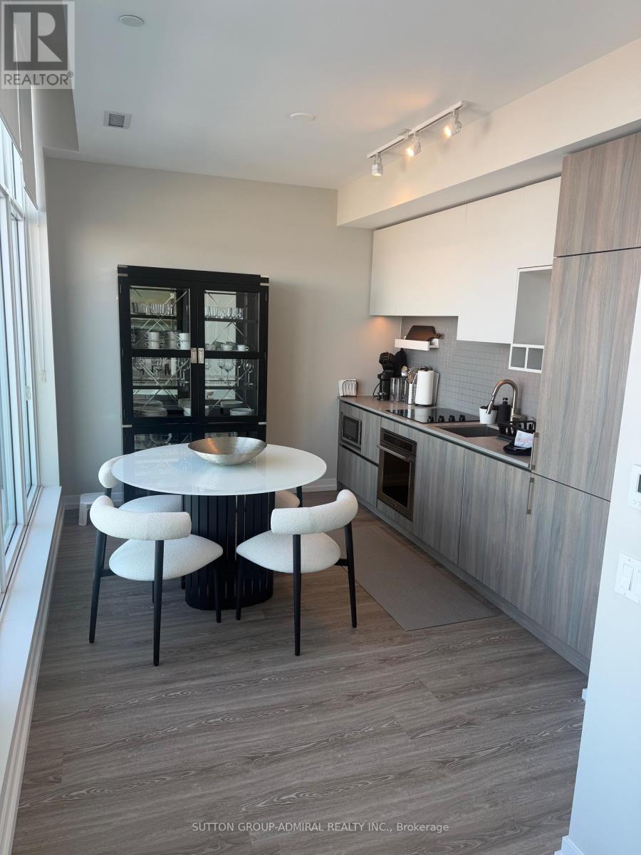 810 - 950 Portage Parkway, Vaughan, Ontario  L4K 0J7 - Photo 3 - N12759298