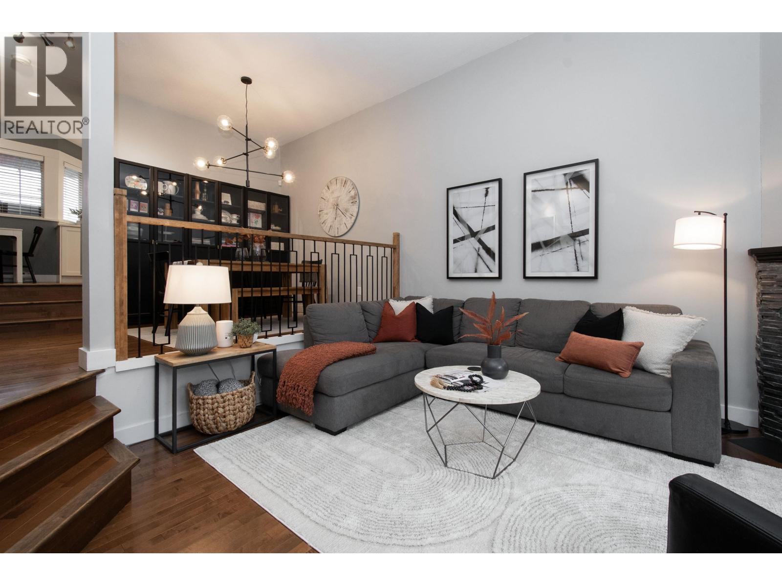 118 216 E 6TH STREET, North Vancouver, British Columbia