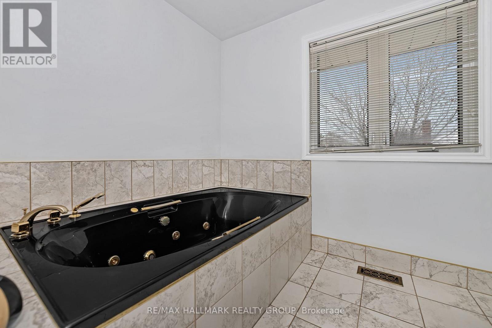 4 Elderwood Trail, Ottawa, Ontario  K2S 1C9 - Photo 35 - X12759386