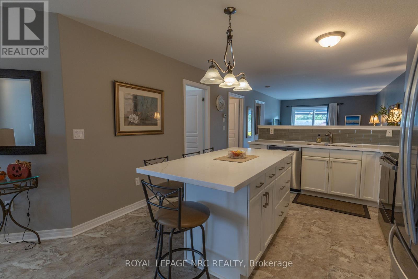 56 Nathalie Court, Welland, Ontario  L3B 6H7 - Photo 4 - X12759376