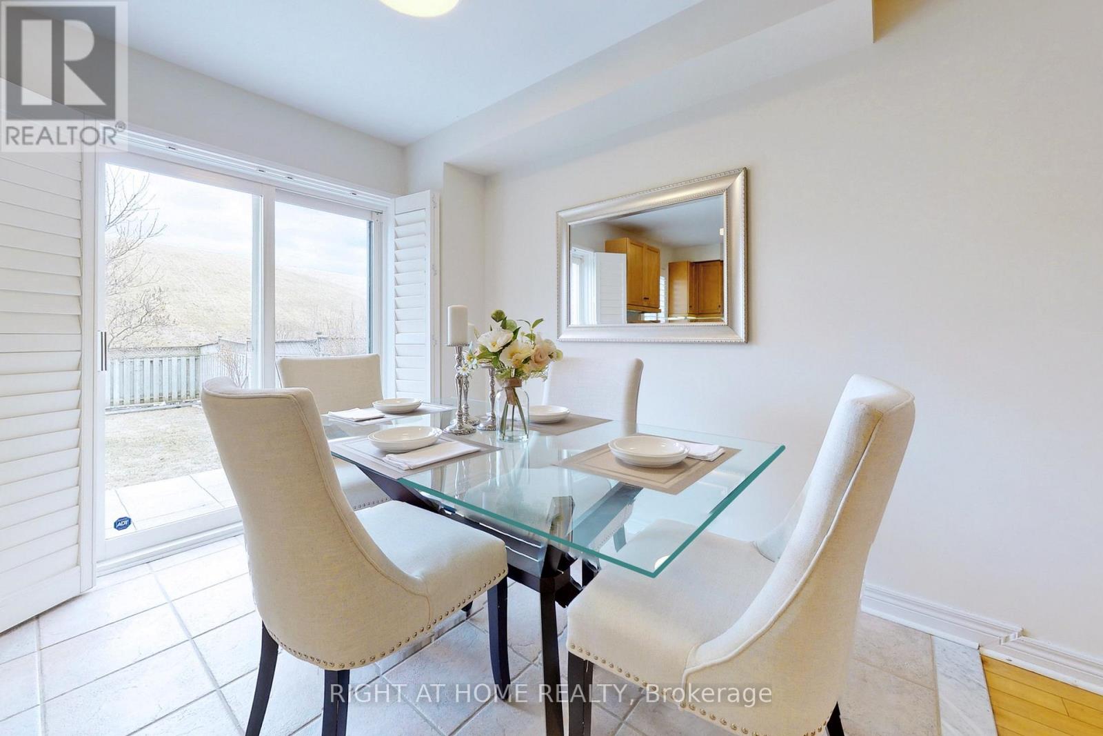 1046 Windbrook Grove, Mississauga, Ontario  L5V 2N7 - Photo 12 - W12759286