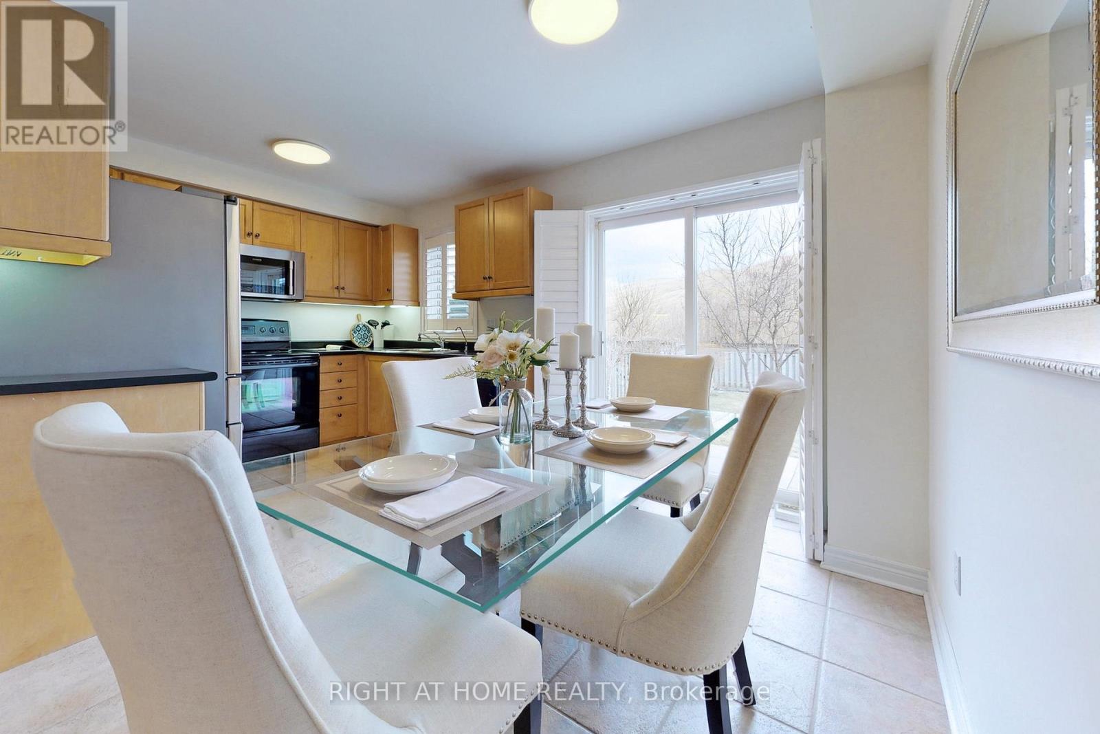 1046 Windbrook Grove, Mississauga, Ontario  L5V 2N7 - Photo 13 - W12759286