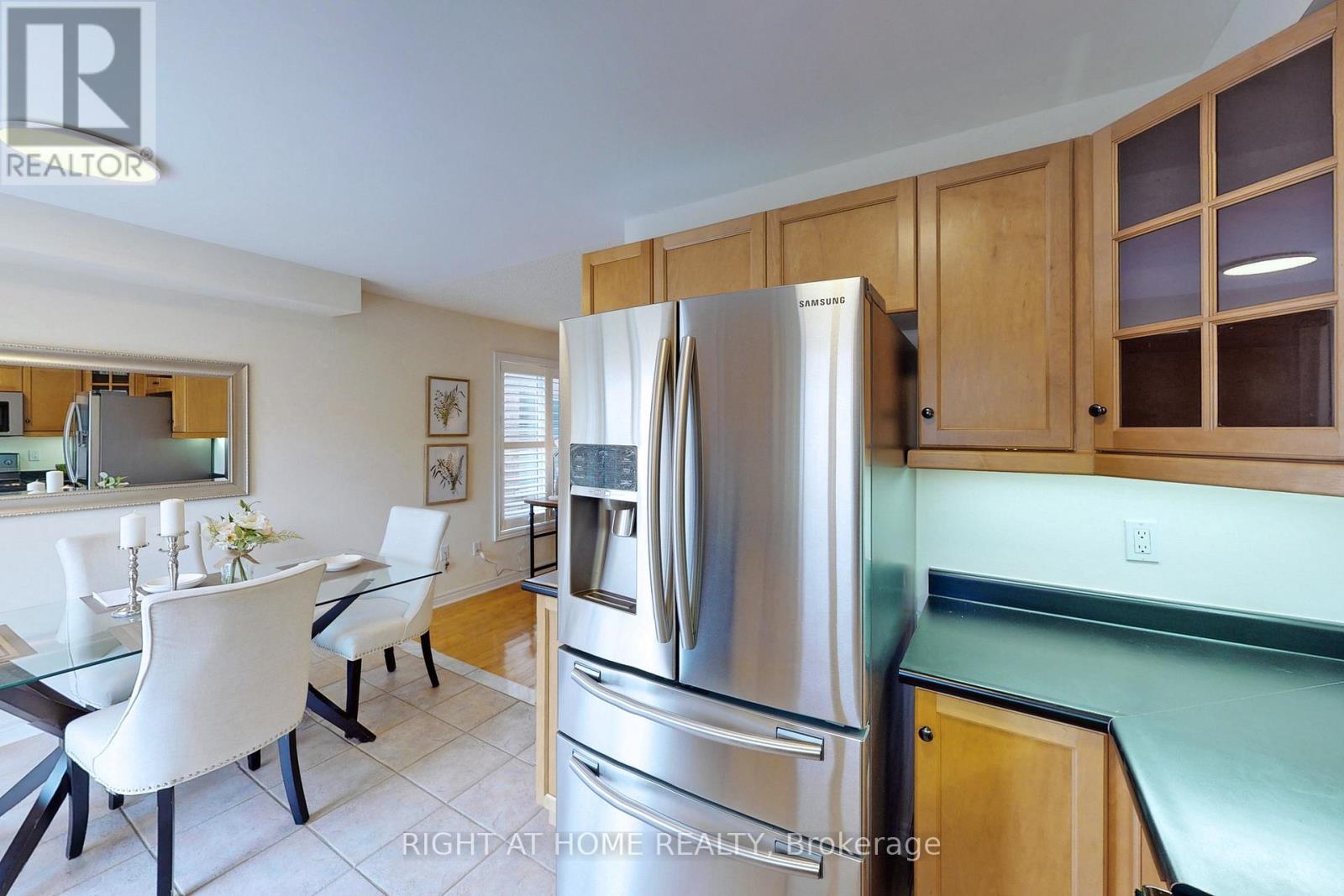 1046 Windbrook Grove, Mississauga, Ontario  L5V 2N7 - Photo 17 - W12759286