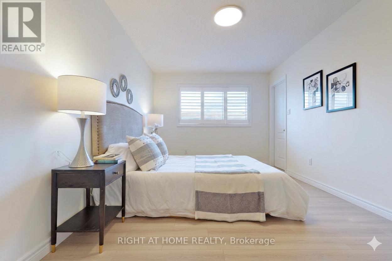 1046 Windbrook Grove, Mississauga, Ontario  L5V 2N7 - Photo 23 - W12759286