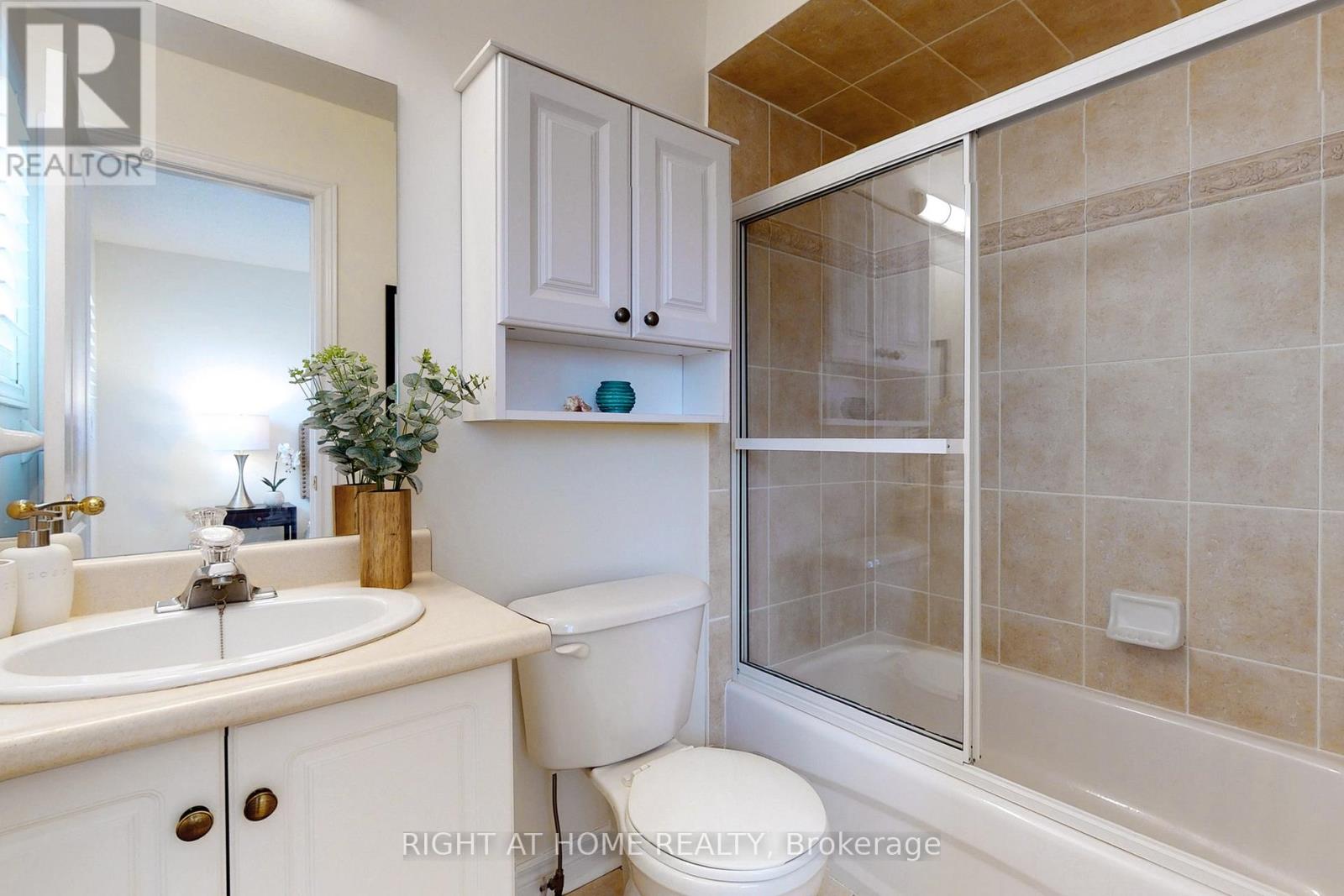 1046 Windbrook Grove, Mississauga, Ontario  L5V 2N7 - Photo 31 - W12759286