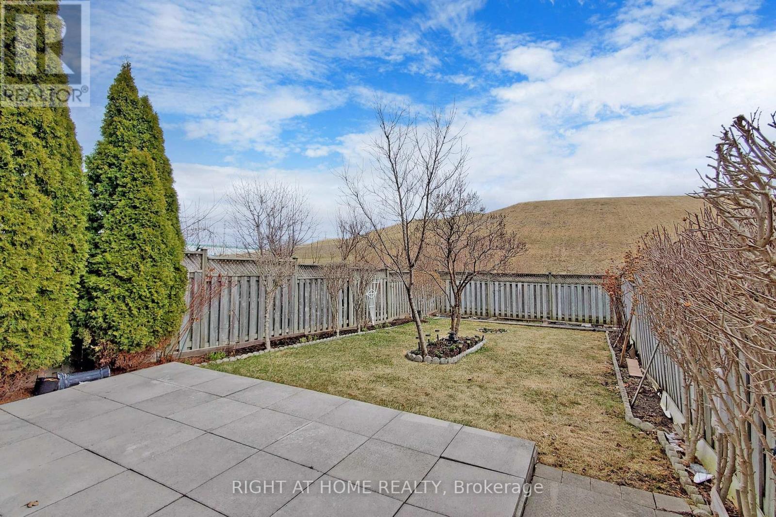 1046 Windbrook Grove, Mississauga, Ontario  L5V 2N7 - Photo 37 - W12759286