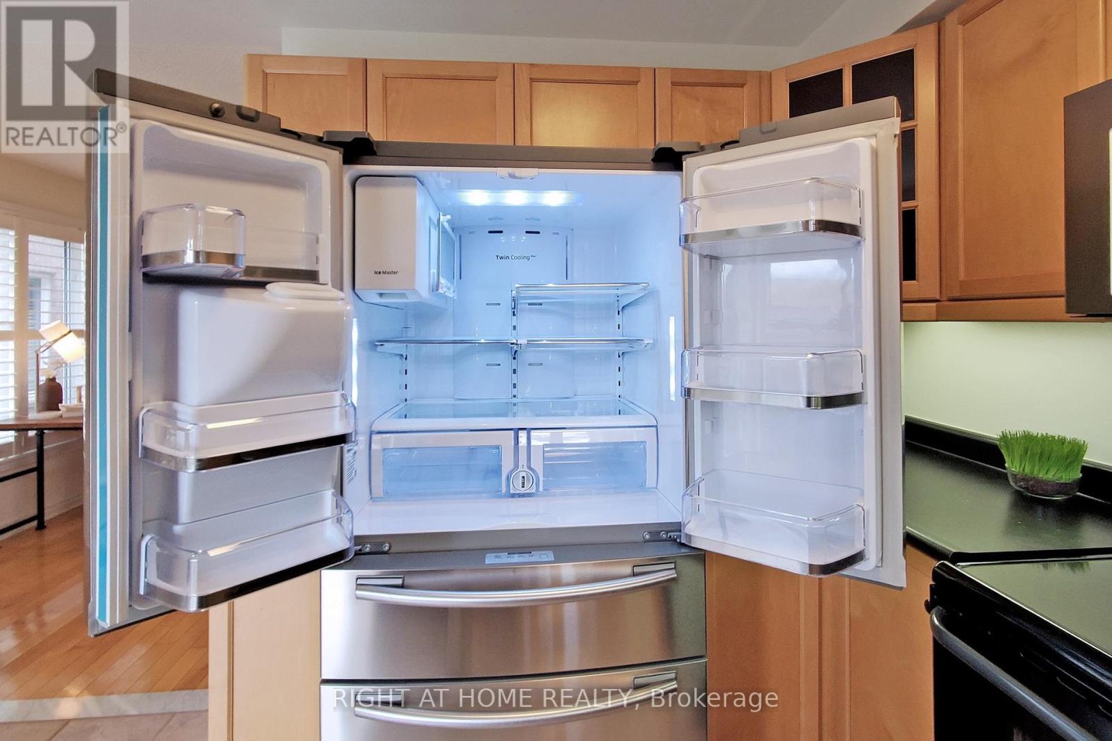 1046 Windbrook Grove, Mississauga, Ontario  L5V 2N7 - Photo 42 - W12759286