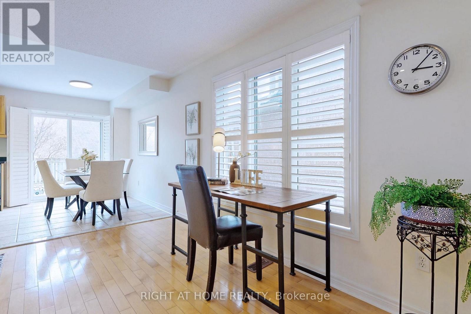 1046 Windbrook Grove, Mississauga, Ontario  L5V 2N7 - Photo 9 - W12759286