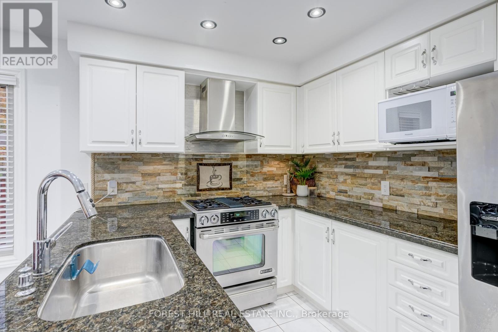 5309 Mcfarren Boulevard, Mississauga, Ontario  L5M 6C2 - Photo 9 - W12759294