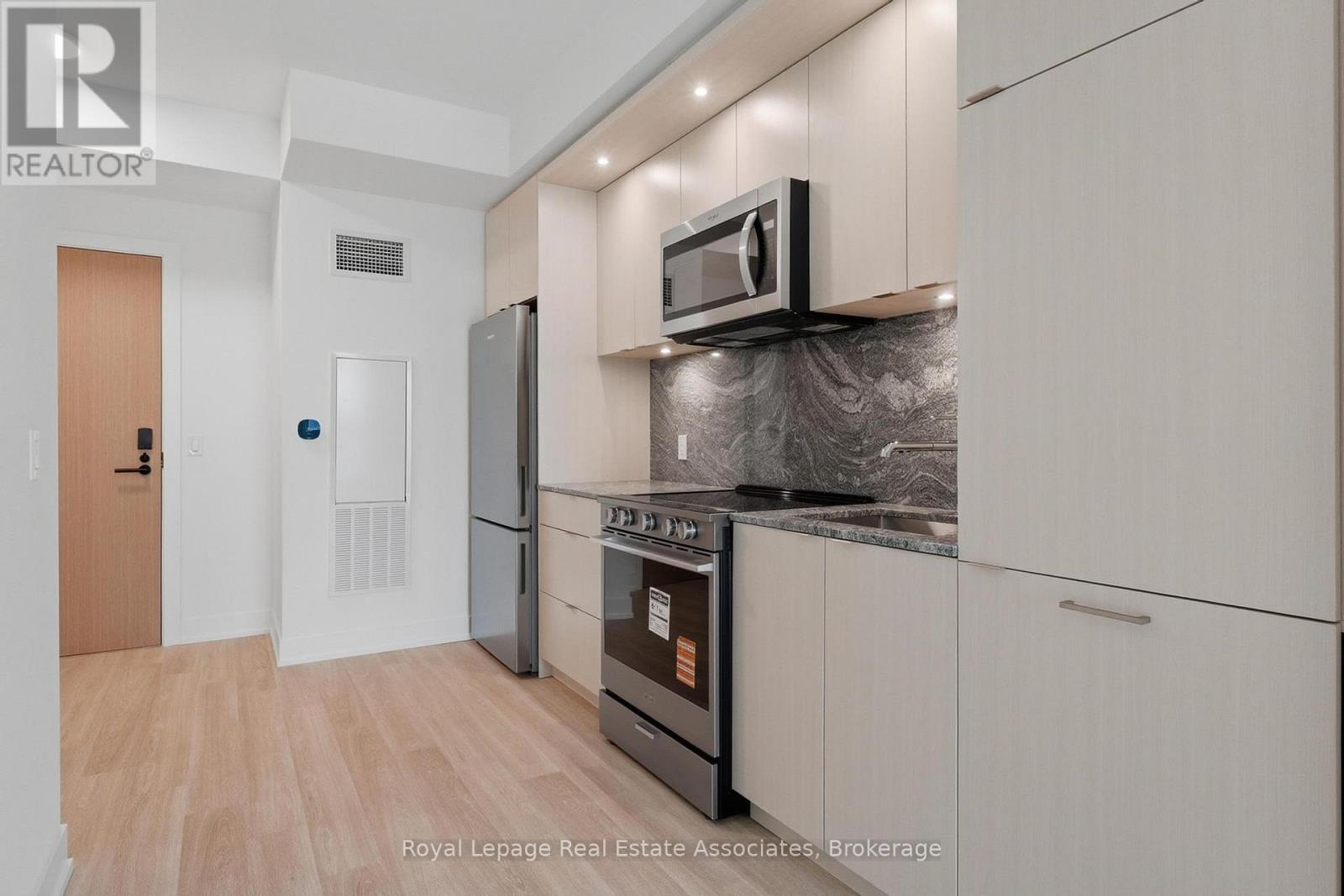 612 - 25 Cordova Avenue, Toronto, Ontario  M9A 0E5 - Photo 4 - W12759310