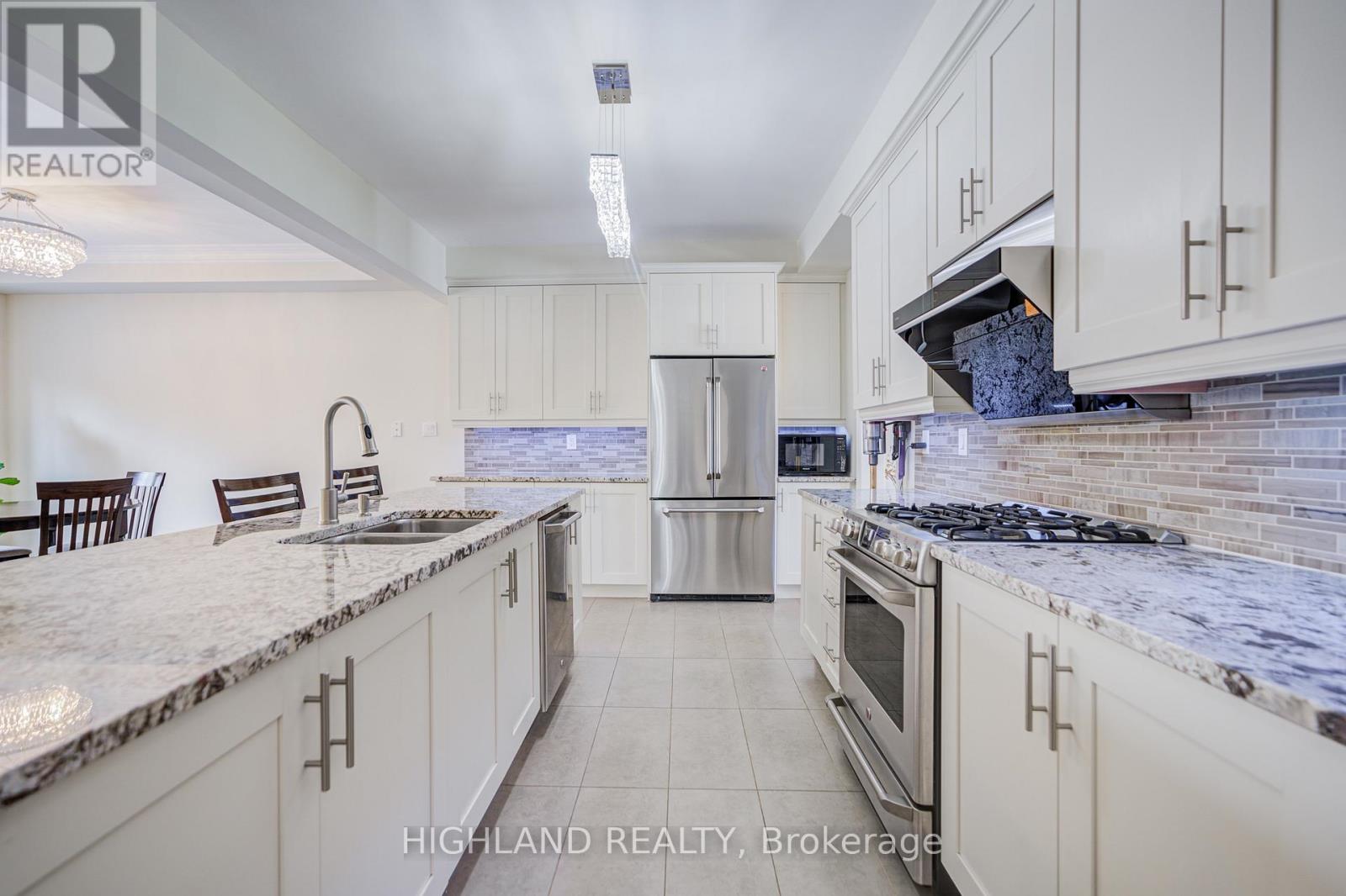 1569 Eglinton Avenue W, Mississauga, Ontario  L5M 7C1 - Photo 18 - W12759316