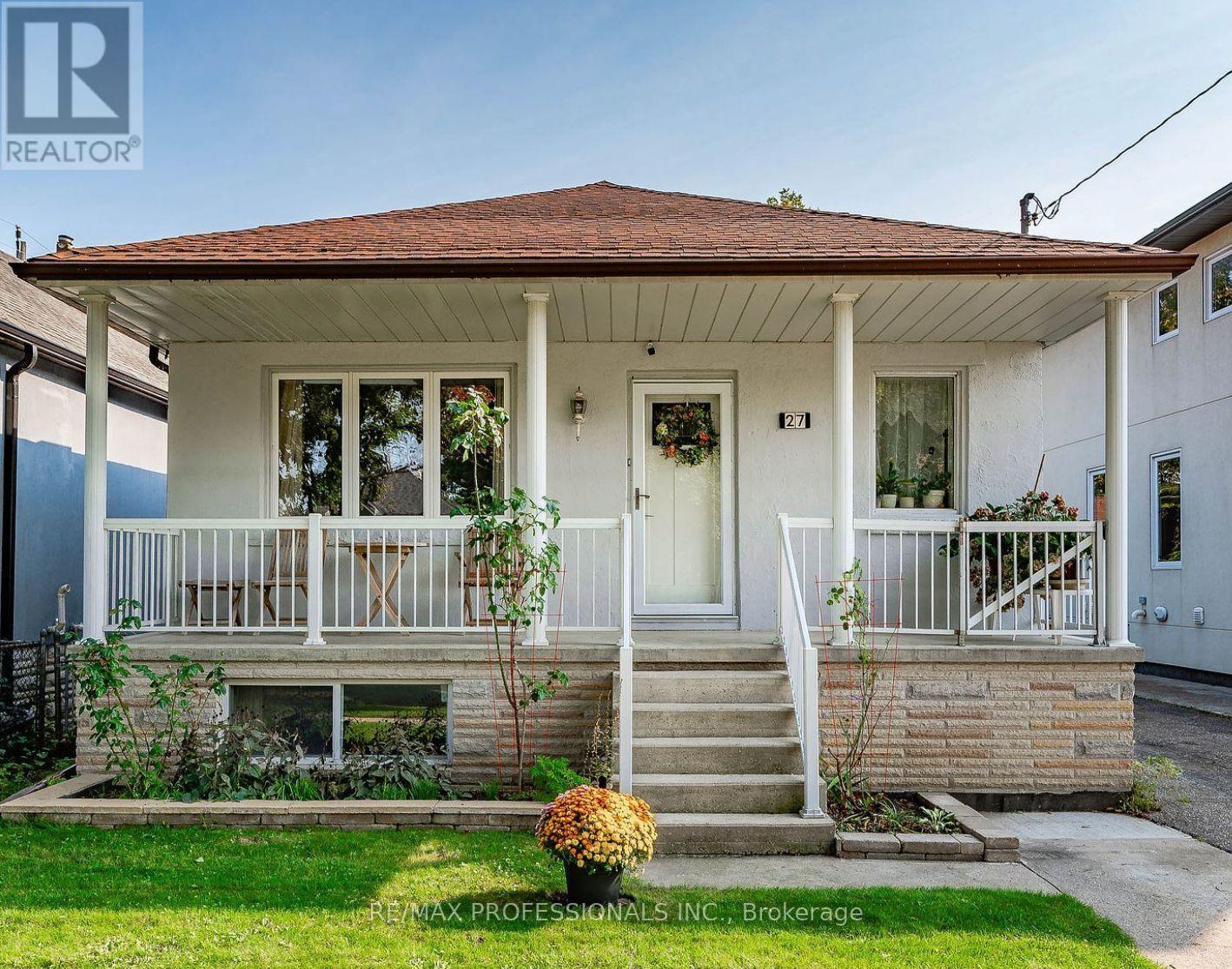 UPPER - 27 STOCK AVENUE, Toronto, Ontario