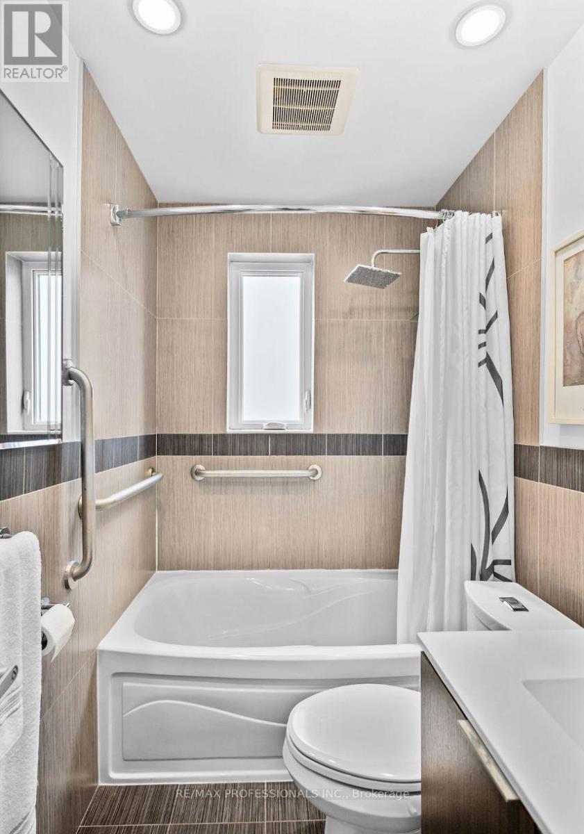 Upper - 27 Stock Avenue, Toronto, Ontario  M8Z 5C3 - Photo 28 - W12759322