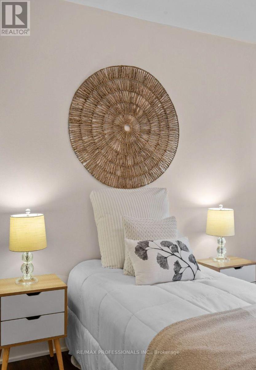 Upper - 27 Stock Avenue, Toronto, Ontario  M8Z 5C3 - Photo 29 - W12759322