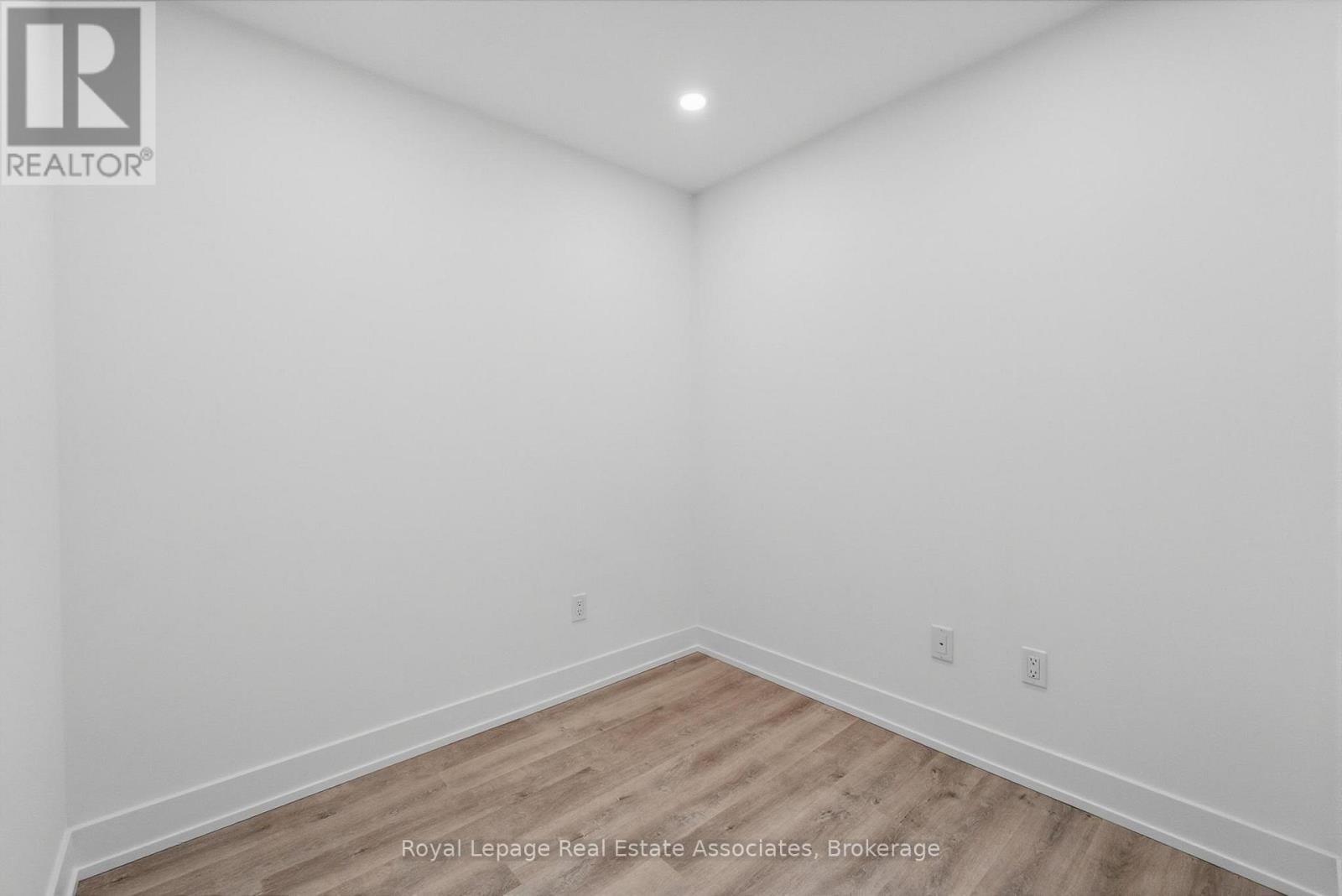 212 - 25 Cordova Avenue, Toronto, Ontario  M9A 0E5 - Photo 10 - W12759332