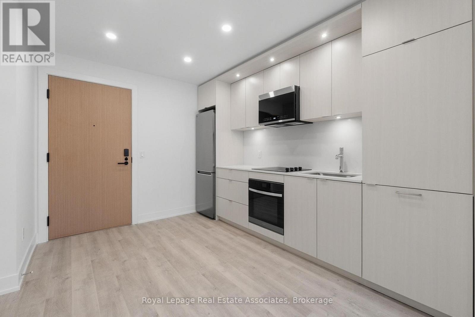 212 - 25 Cordova Avenue, Toronto, Ontario  M9A 0E5 - Photo 4 - W12759332