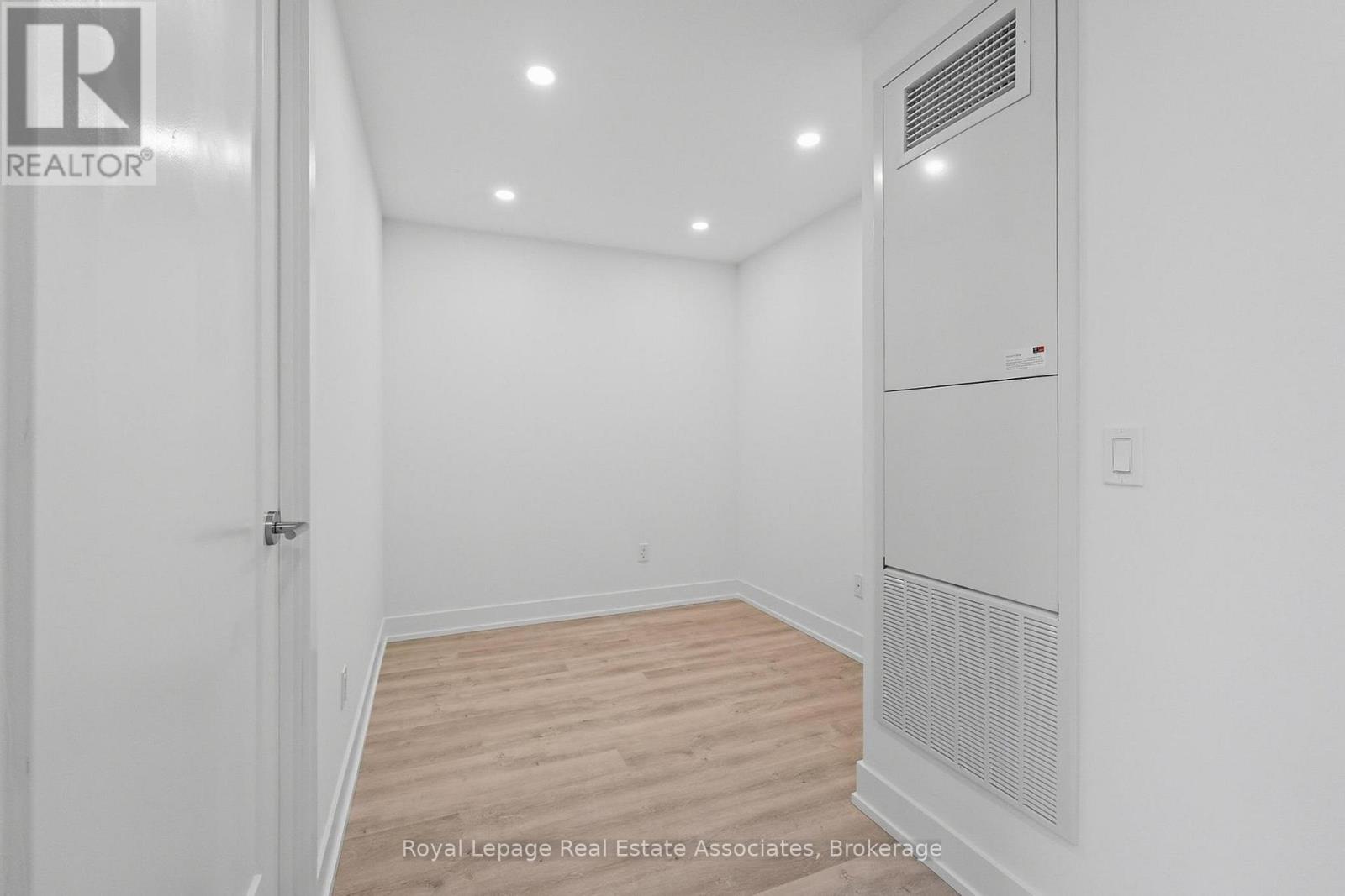 212 - 25 Cordova Avenue, Toronto, Ontario  M9A 0E5 - Photo 9 - W12759332