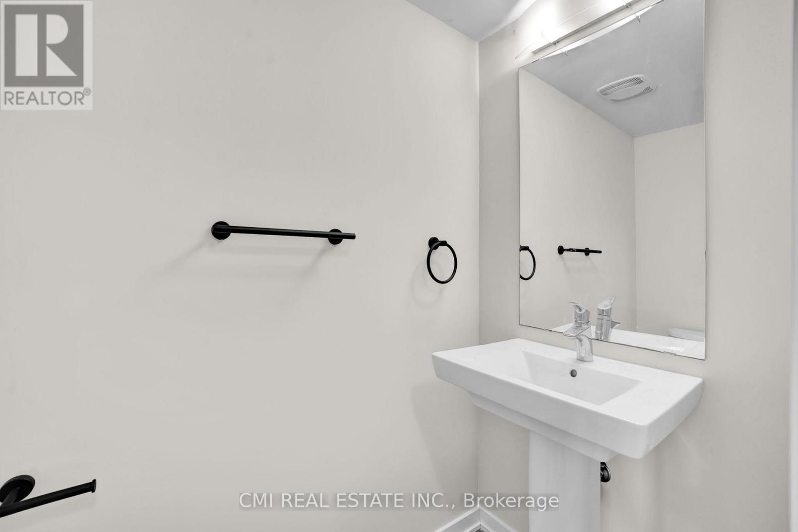 62 Sherway Street, Hamilton, Ontario  L8J 0J3 - Photo 8 - X12759308