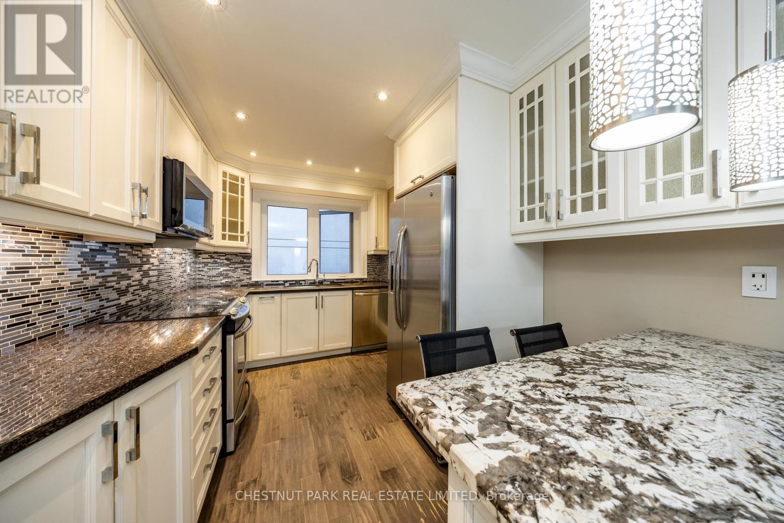 76 Berkinshaw Crescent, Toronto, Ontario  M3B 2T1 - Photo 11 - C12759416