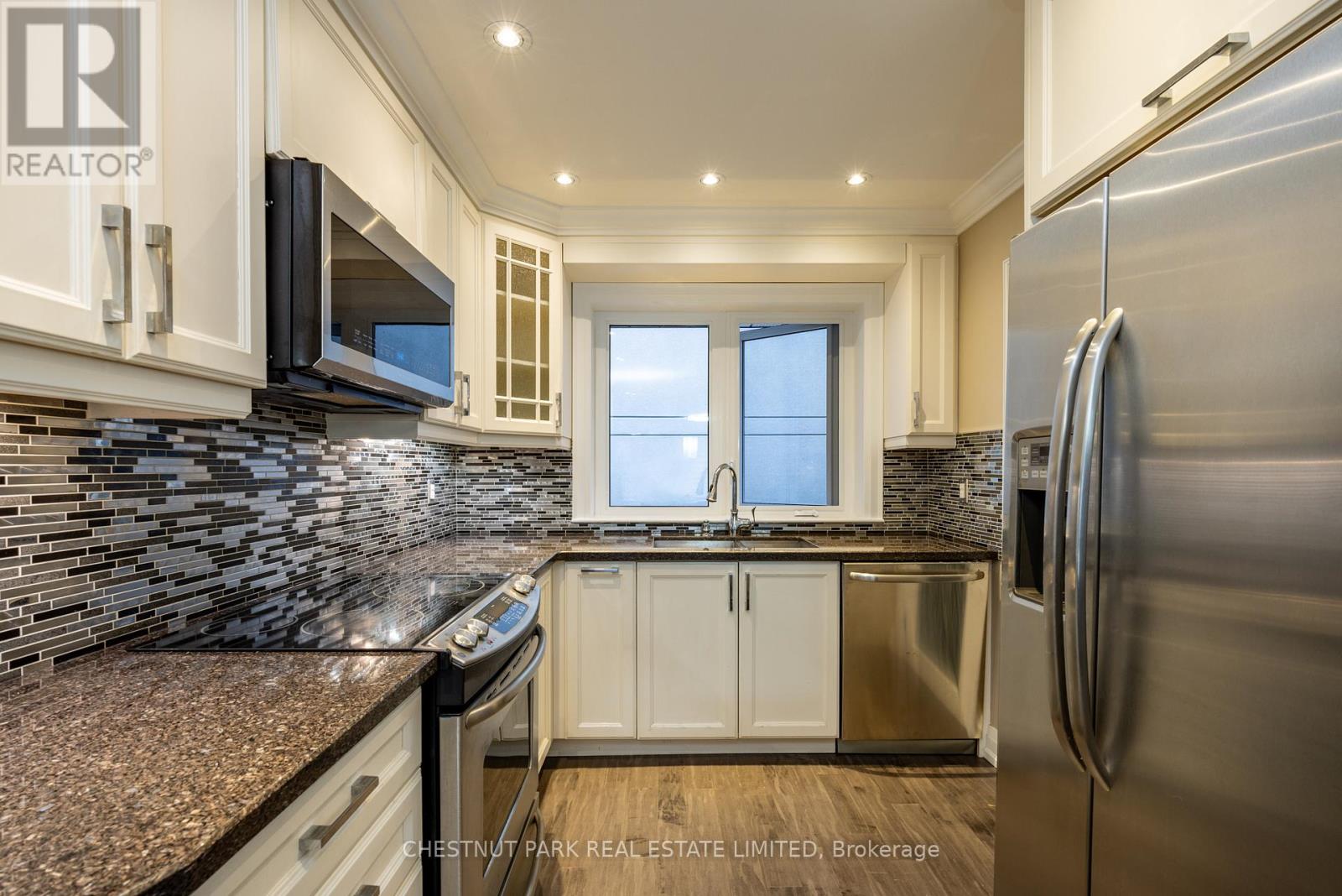 76 Berkinshaw Crescent, Toronto, Ontario  M3B 2T1 - Photo 12 - C12759416