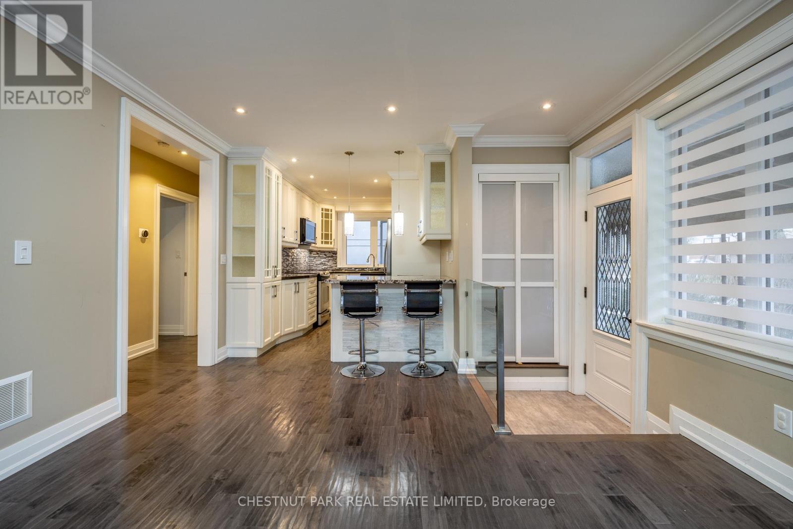 76 Berkinshaw Crescent, Toronto, Ontario  M3B 2T1 - Photo 8 - C12759416