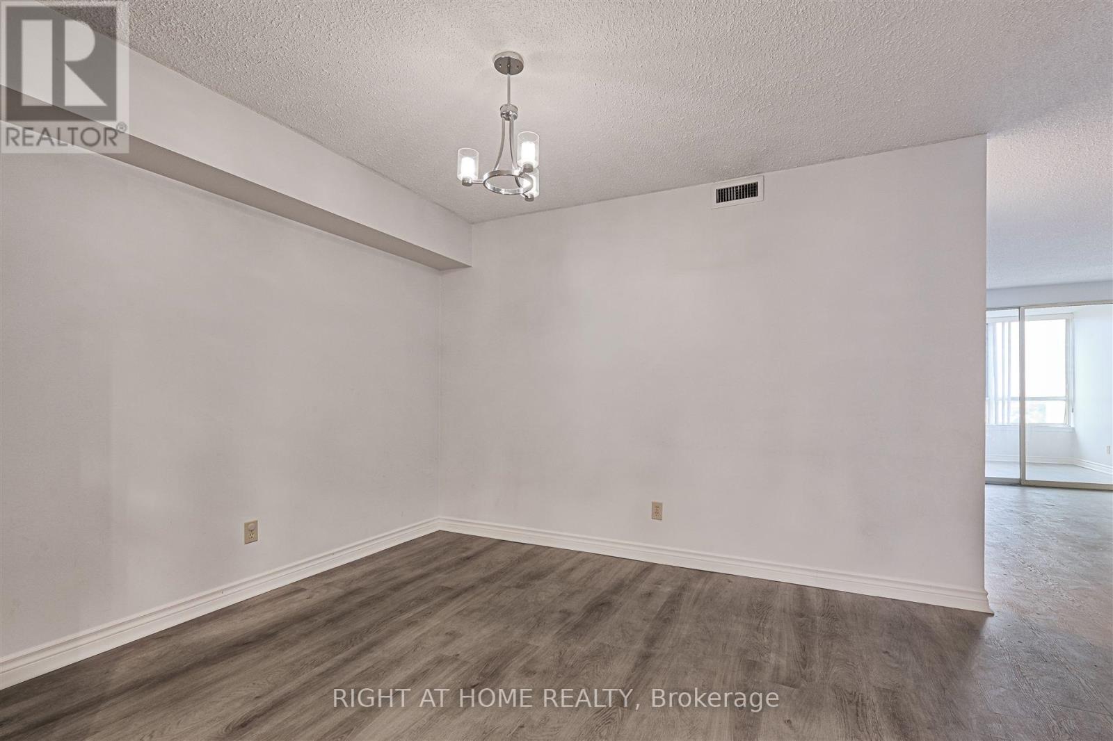 1011 - 275 Bamburgh Circle, Toronto, Ontario  M1W 3X4 - Photo 10 - E12759394