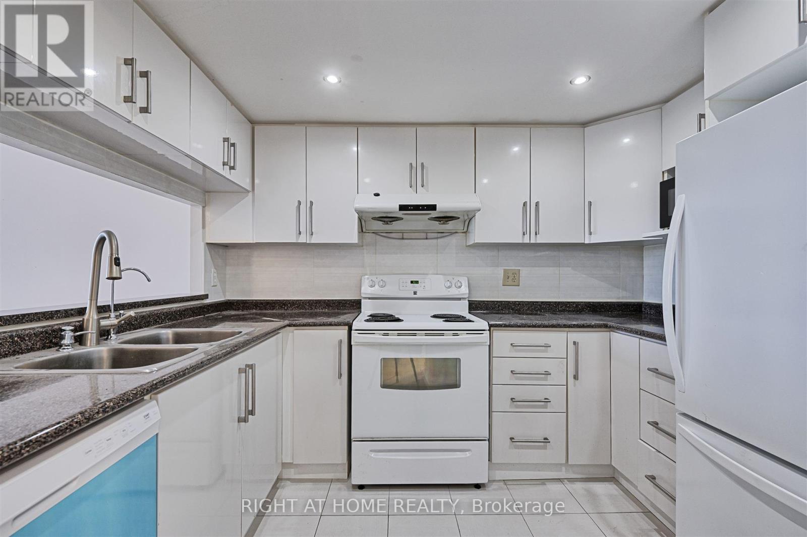 1011 - 275 Bamburgh Circle, Toronto, Ontario  M1W 3X4 - Photo 11 - E12759394