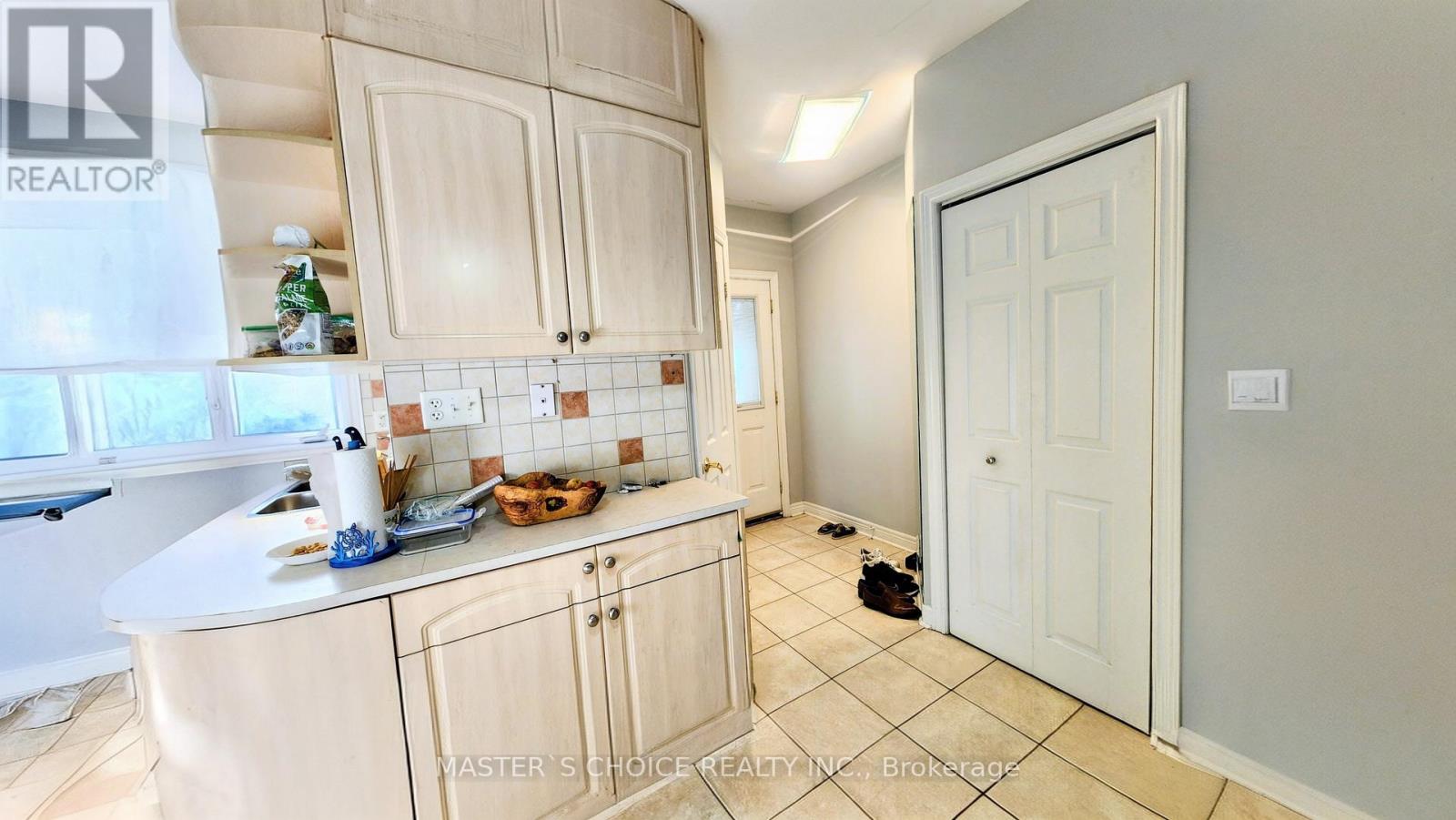 6 Shasta Drive, Vaughan, Ontario  L4J 1Z5 - Photo 7 - N12759444