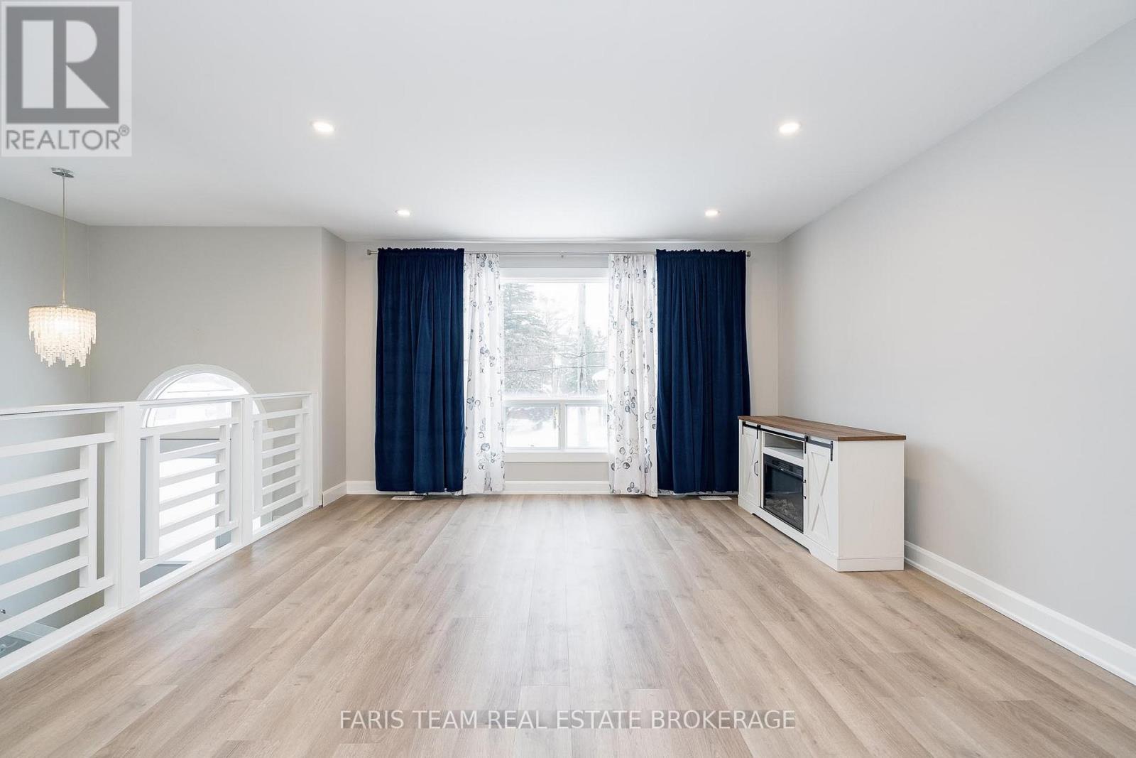 214 Huronia Road, Barrie (Painswick North), Ontario  L4N 8A7 - Photo 12 - S12759442