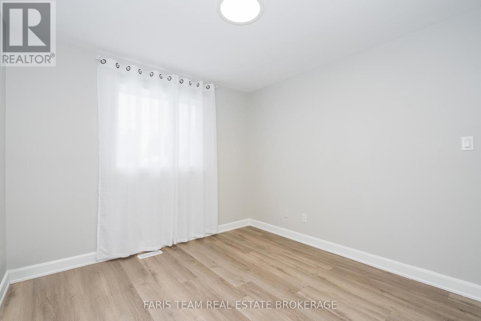 214 Huronia Road, Barrie (Painswick North), Ontario  L4N 8A7 - Photo 19 - S12759442