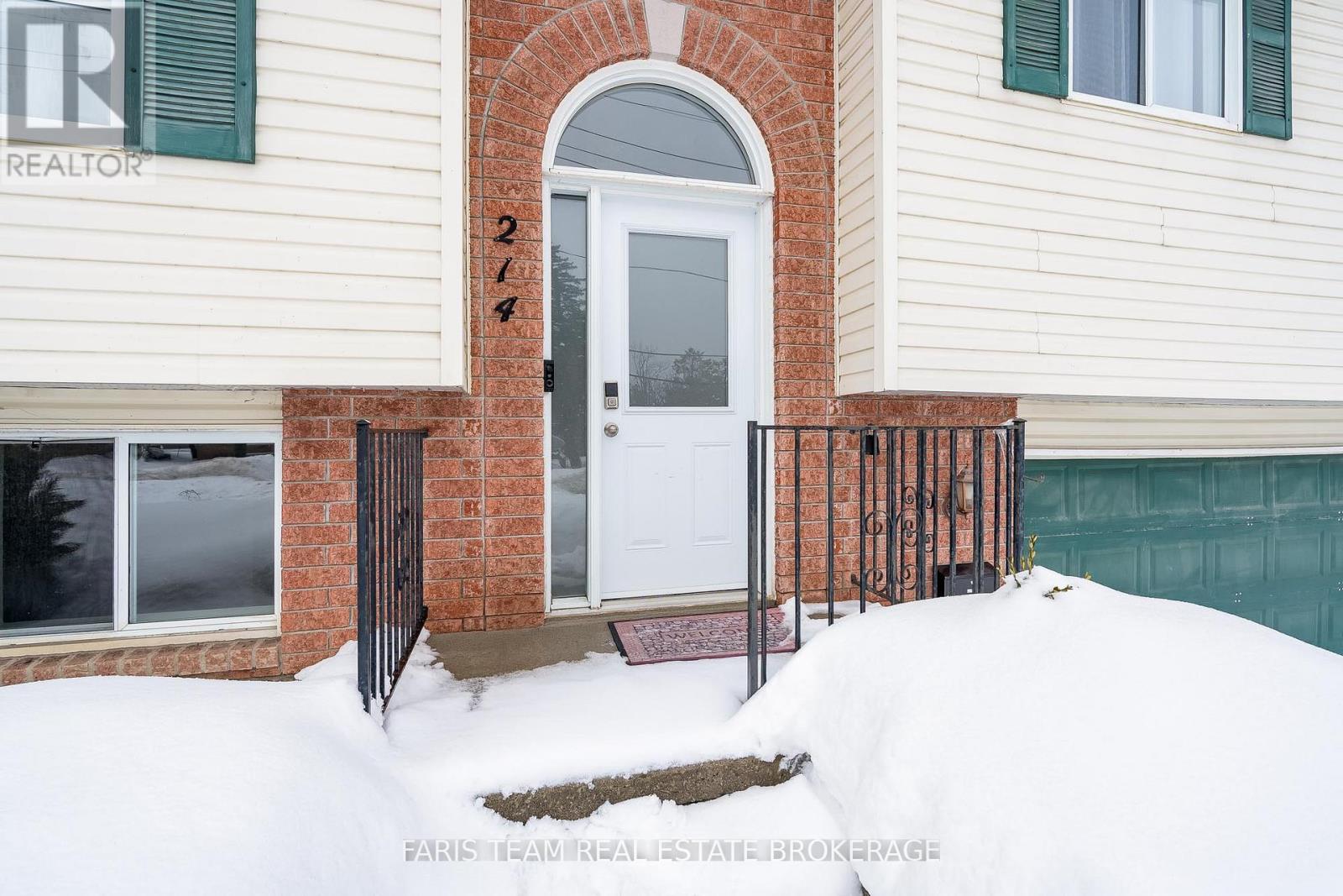 214 Huronia Road, Barrie (Painswick North), Ontario  L4N 8A7 - Photo 3 - S12759442