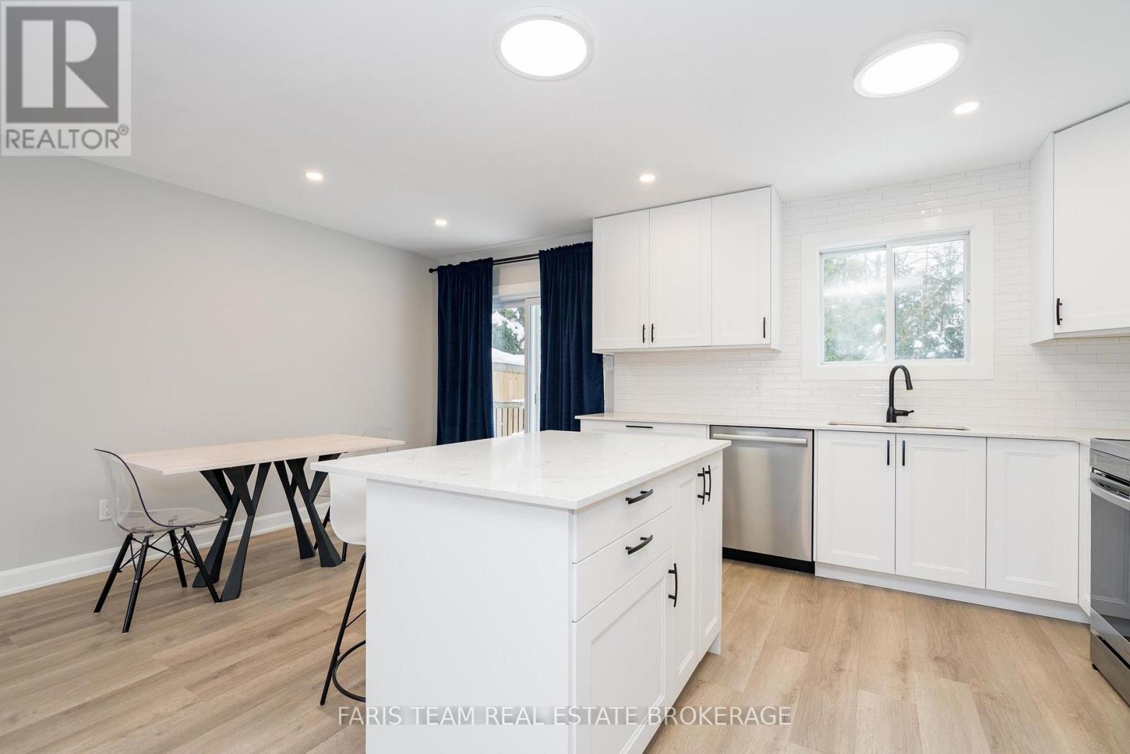 214 Huronia Road, Barrie (Painswick North), Ontario  L4N 8A7 - Photo 7 - S12759442