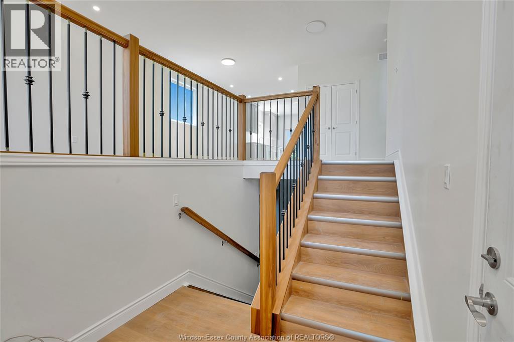 720 Grand Marais East Unit# Upper, Windsor, Ontario  N8X 3H8 - Photo 3 - 26002611