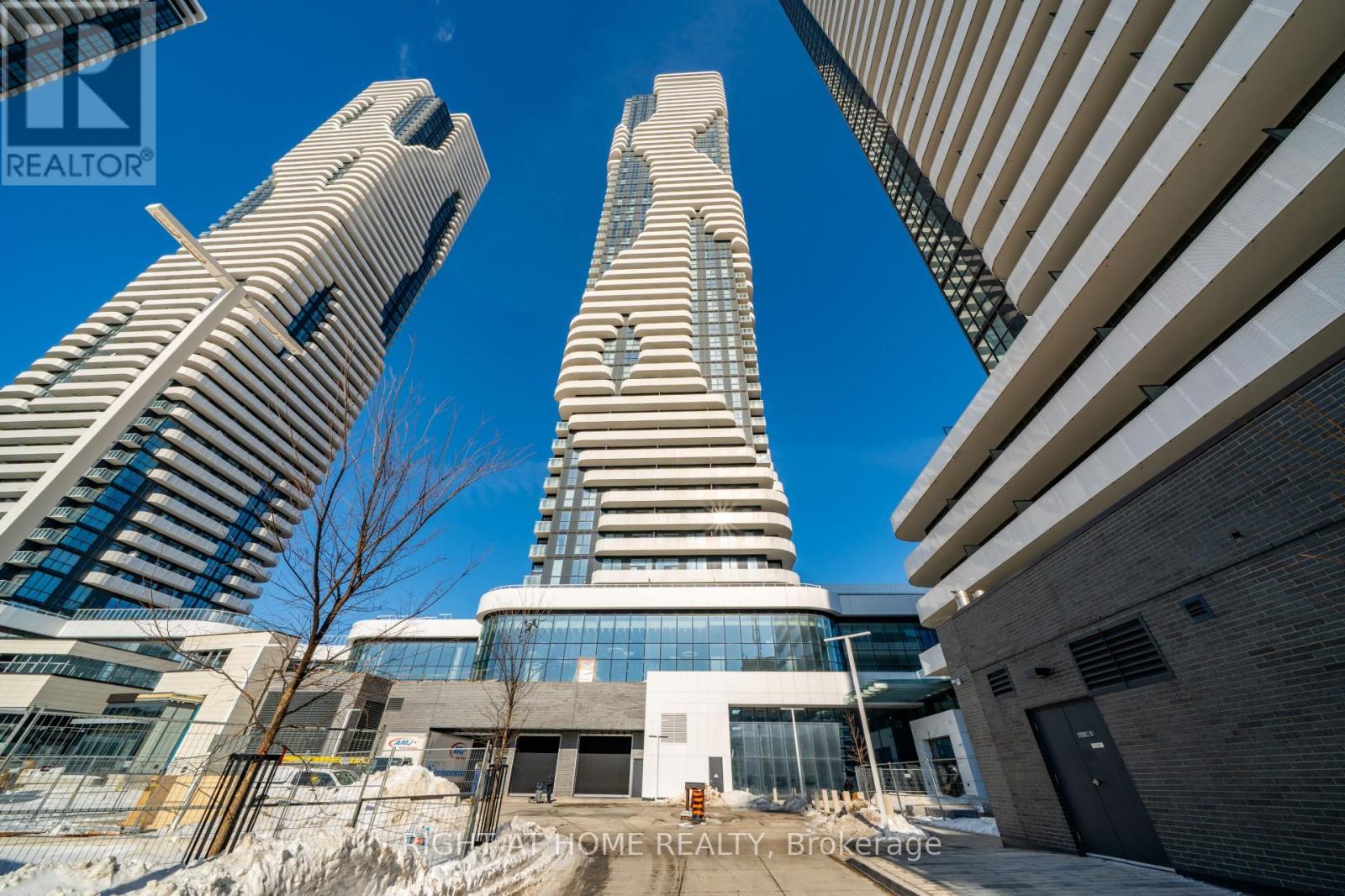 5605 - 8 INTERCHANGE WAY, Vaughan, Ontario