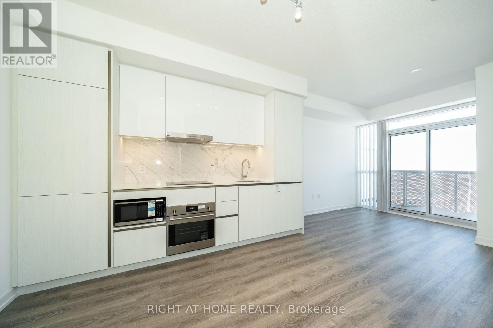 5605 - 8 Interchange Way, Vaughan (Vaughan Corporate Centre), Ontario  L4K 5Z7 - Photo 4 - N12756466