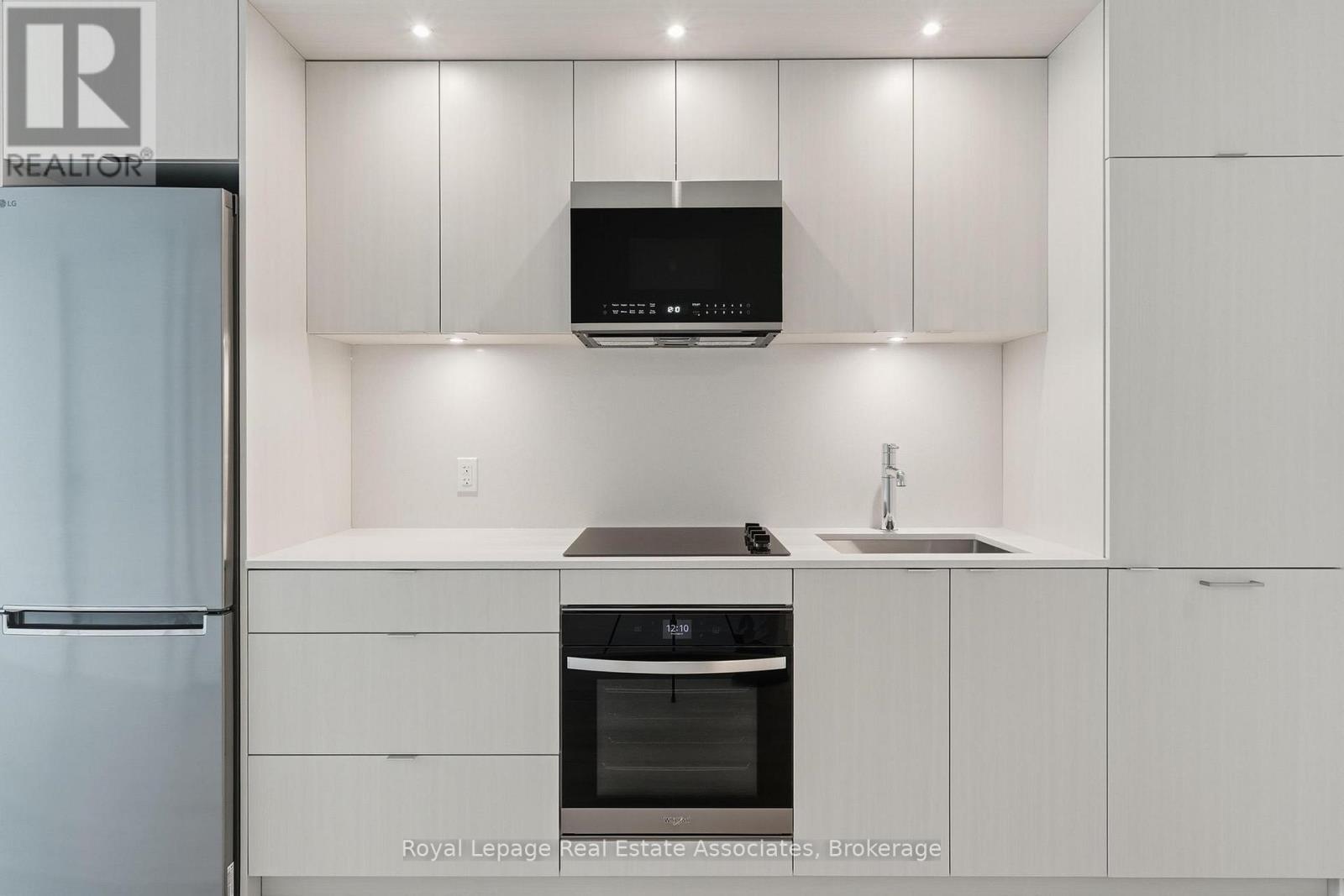 1415 - 60 Central Park Roadway, Toronto, Ontario  M9A 3K1 - Photo 3 - W12759374