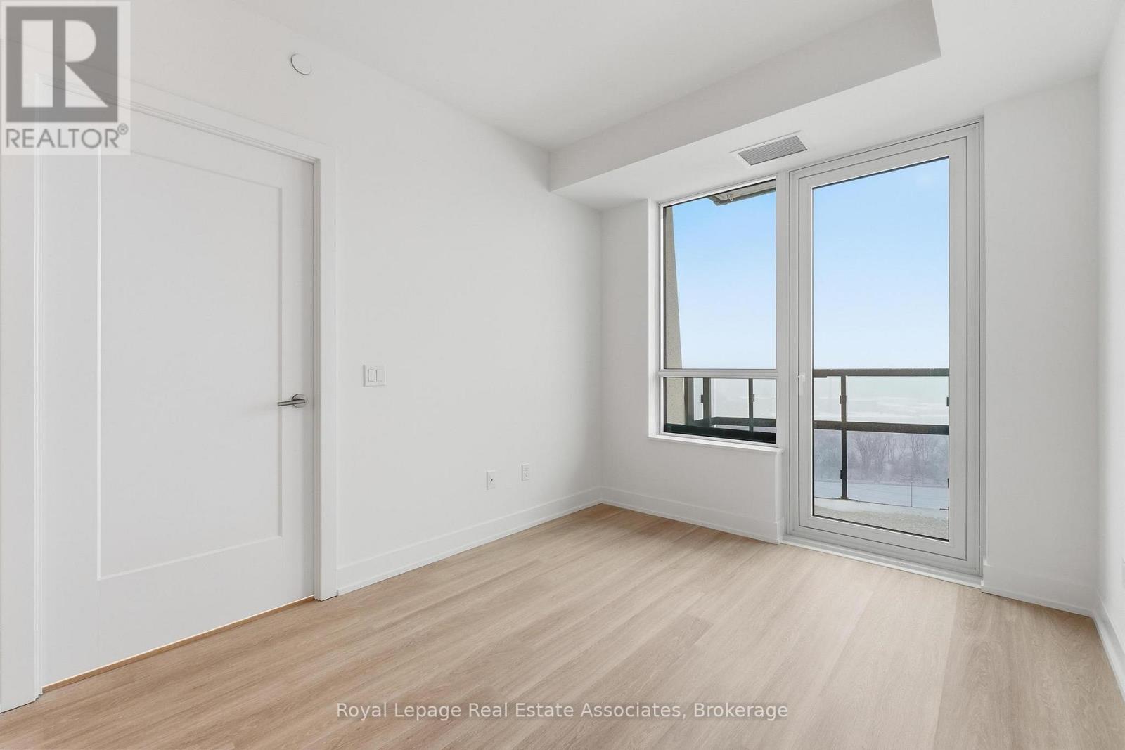 1415 - 60 Central Park Roadway, Toronto, Ontario  M9A 3K1 - Photo 8 - W12759374