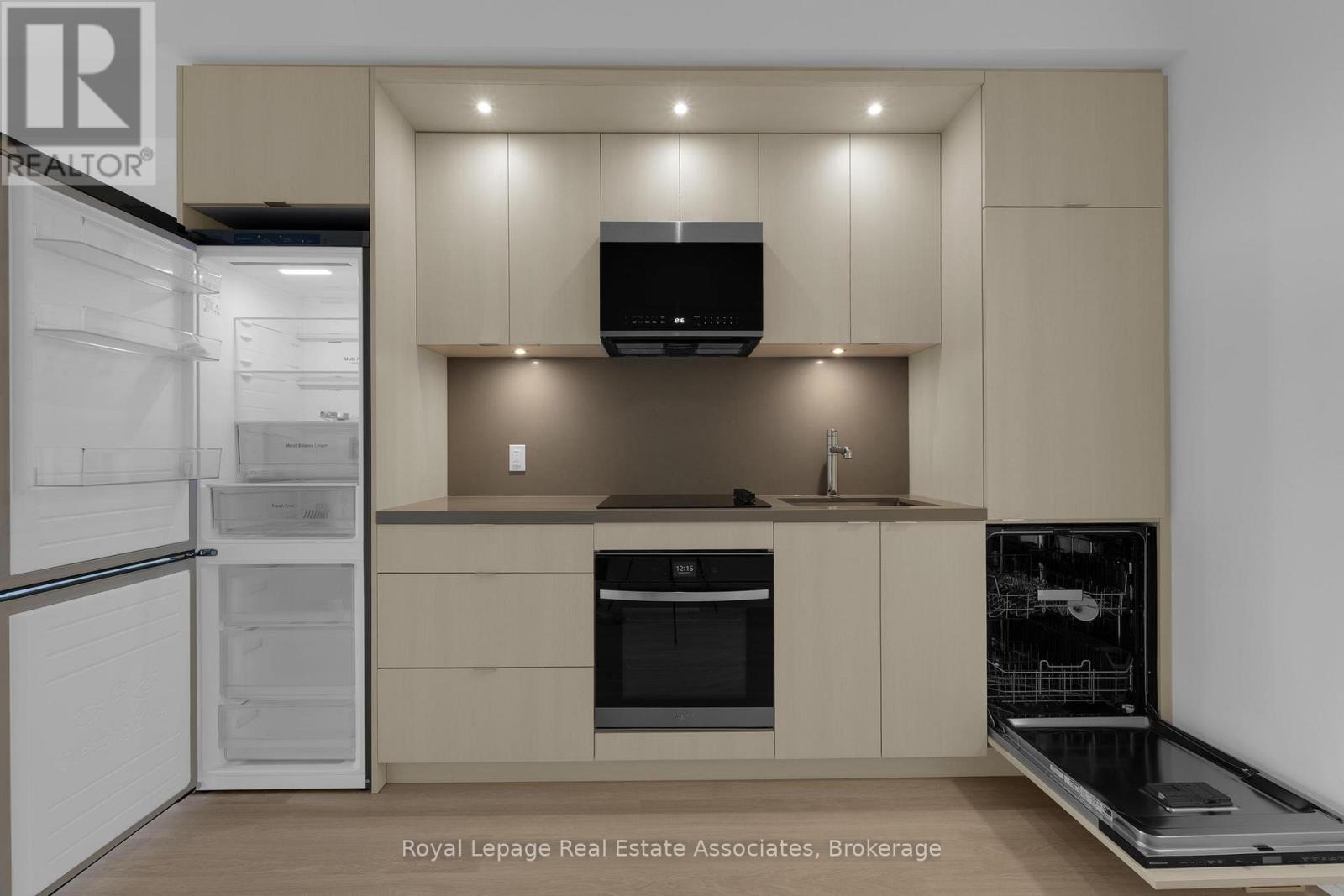 414 - 60 Central Park Roadway, Toronto, Ontario  M9A 3K1 - Photo 7 - W12759390