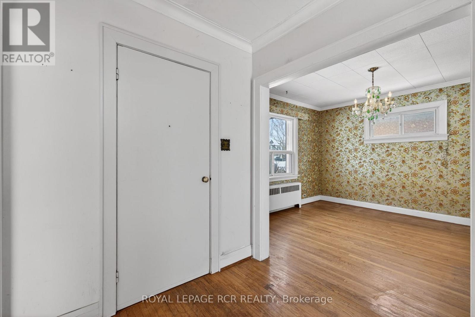 25 Sunvale Drive, Toronto, Ontario  M9R 1Z4 - Photo 3 - W12759410