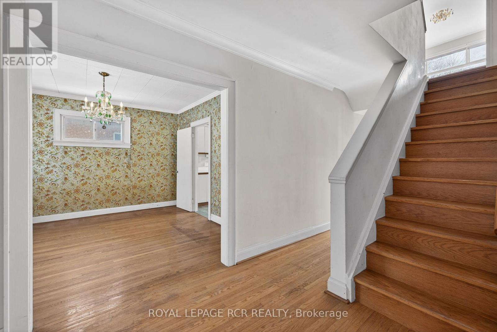 25 Sunvale Drive, Toronto, Ontario  M9R 1Z4 - Photo 4 - W12759410