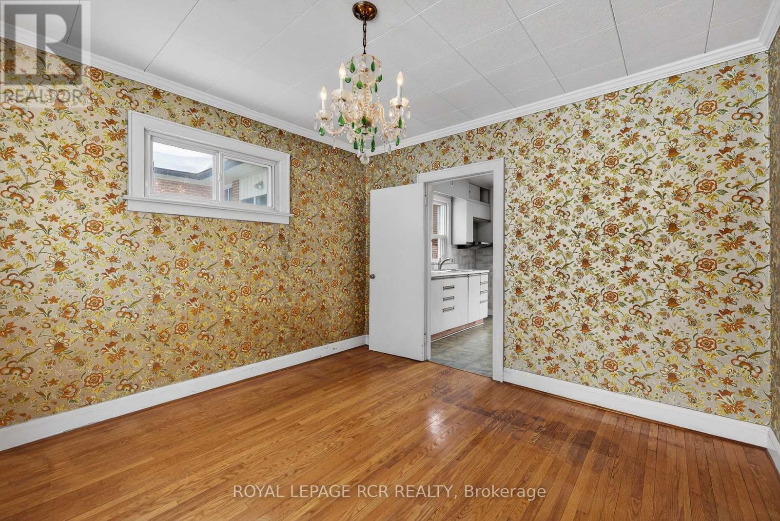 25 Sunvale Drive, Toronto, Ontario  M9R 1Z4 - Photo 5 - W12759410